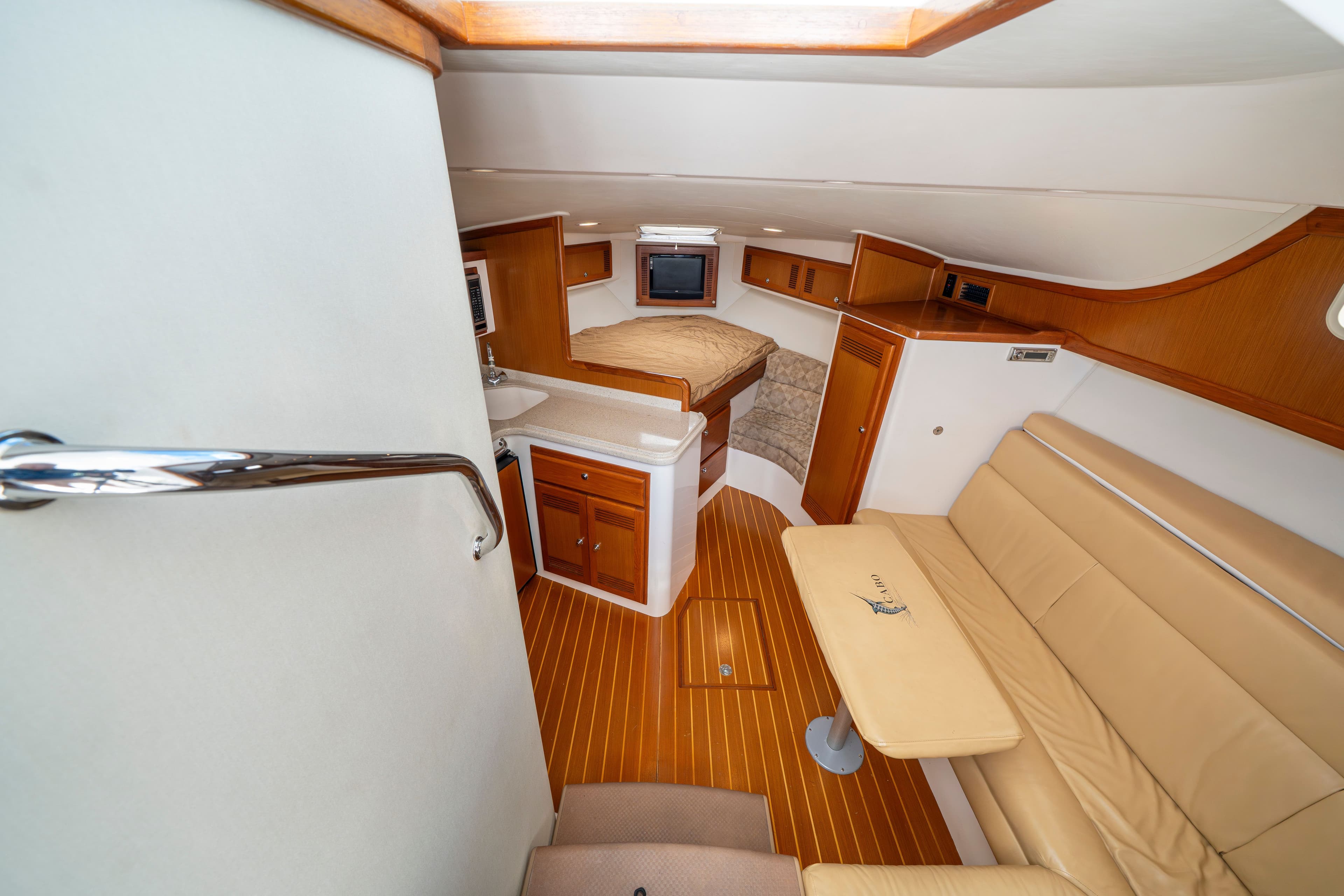 2004 CABO 35 EXPRESS - Image 22