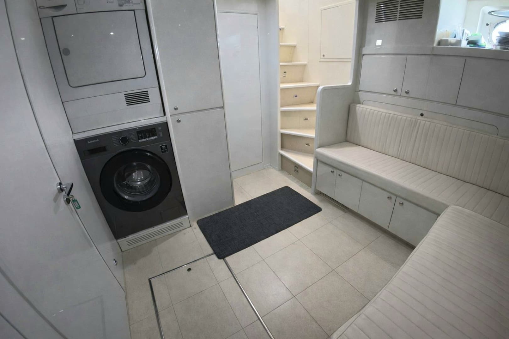 2005 Falcon Falcon 102 Flybridge - Image 32
