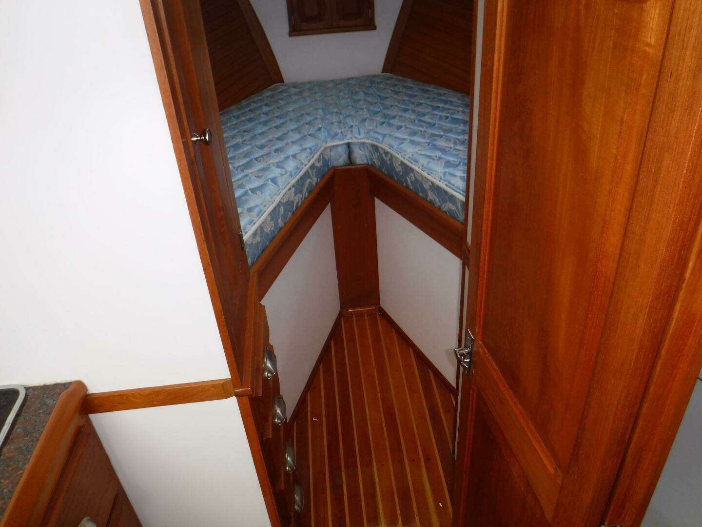 2003 Duffy Downeast Flybridge - Image 8