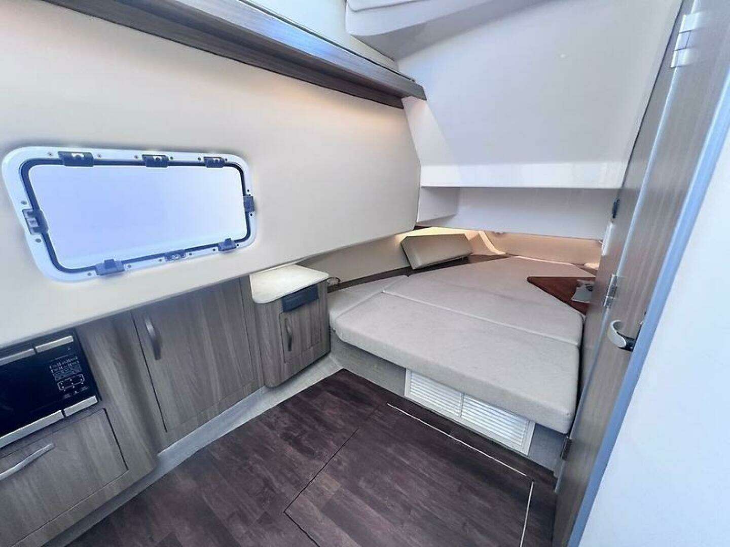 2019 Regal 33 SAV - Image 54