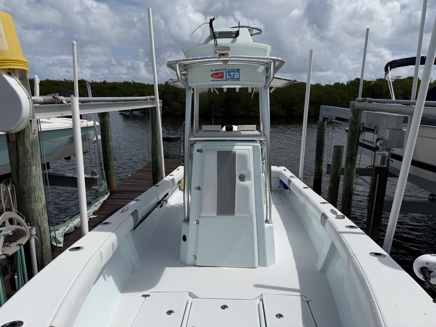 2022 Latitude Tournament Boats 25 Center Console - Image 7