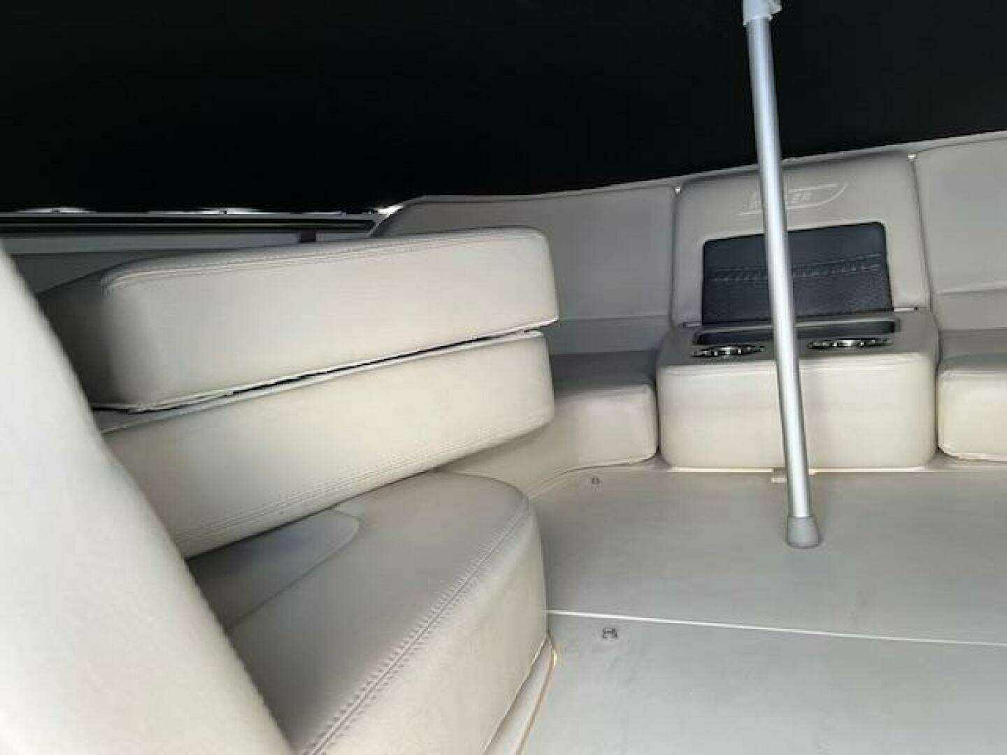 2018 Boston Whaler 270 Vantage - Image 18