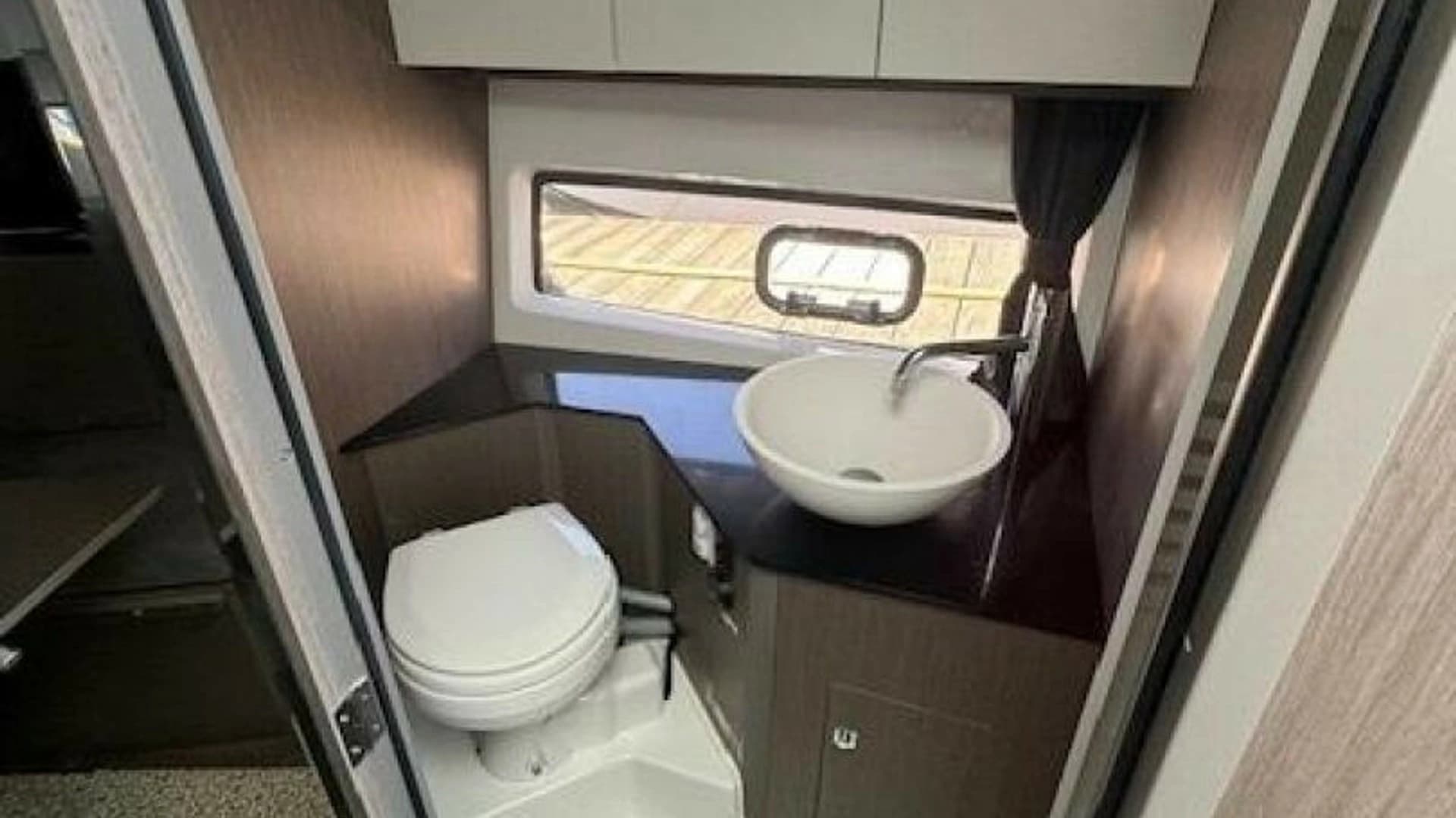 2022 Beneteau 32 Gran Turismo - Image 6