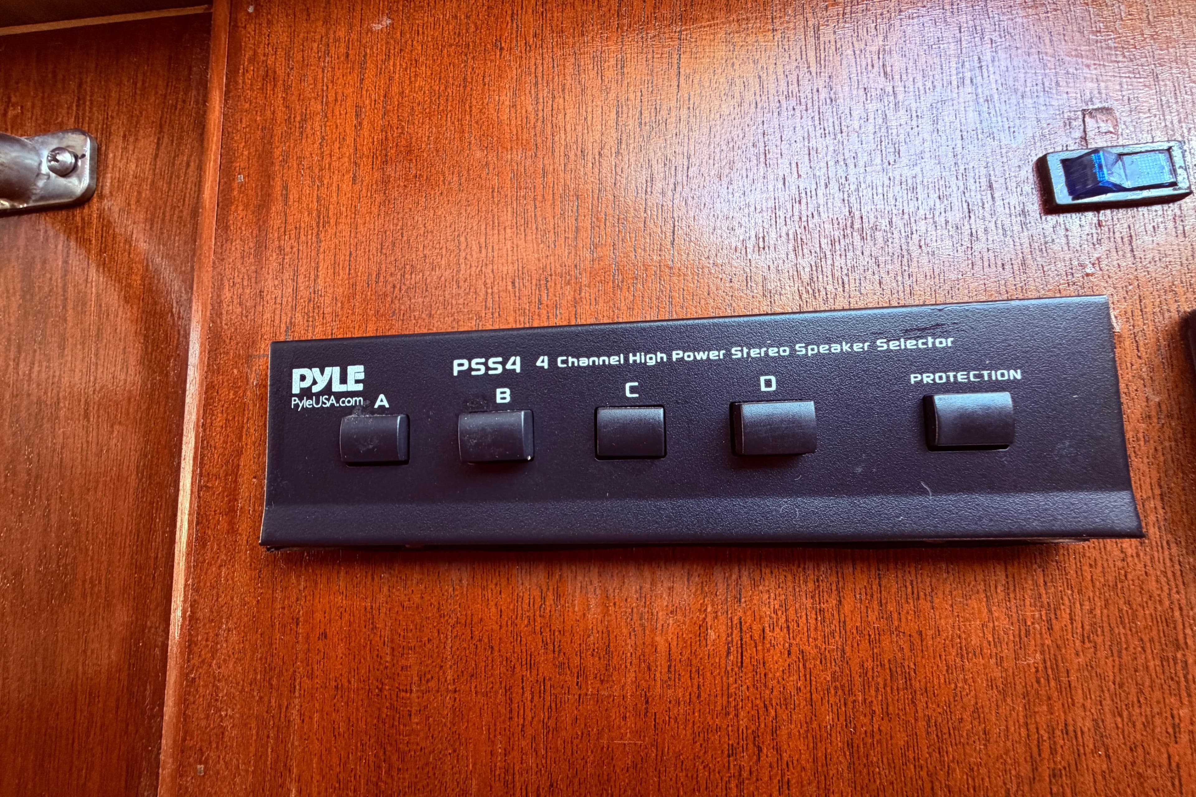 Pyle speaker controls