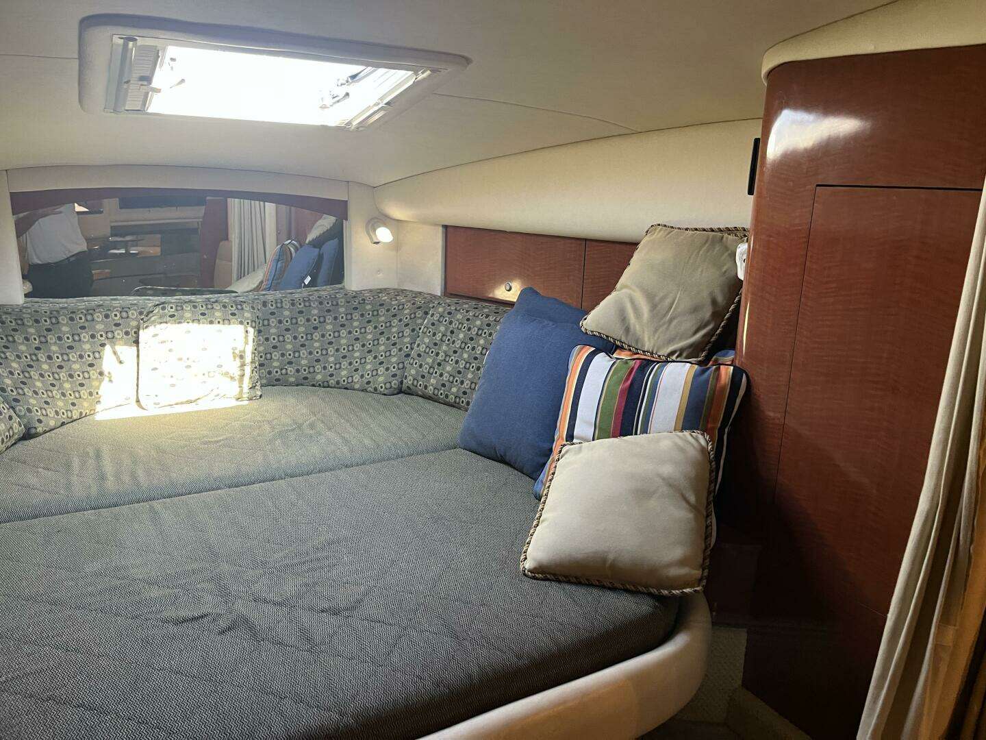 2005 Sea Ray 320 Sundancer - Image 9