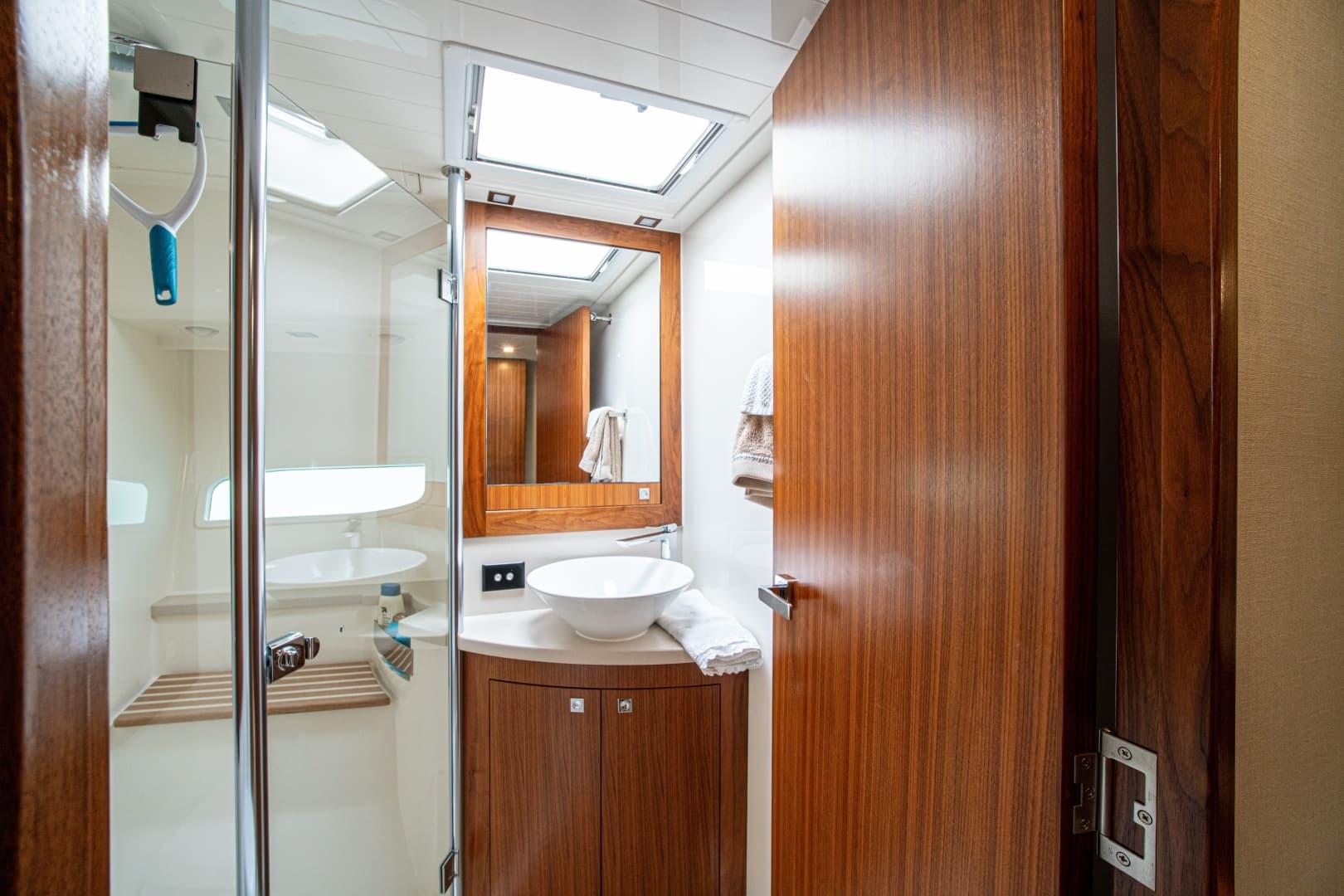 2015 Riviera 6000 Sport Yacht - Image 57