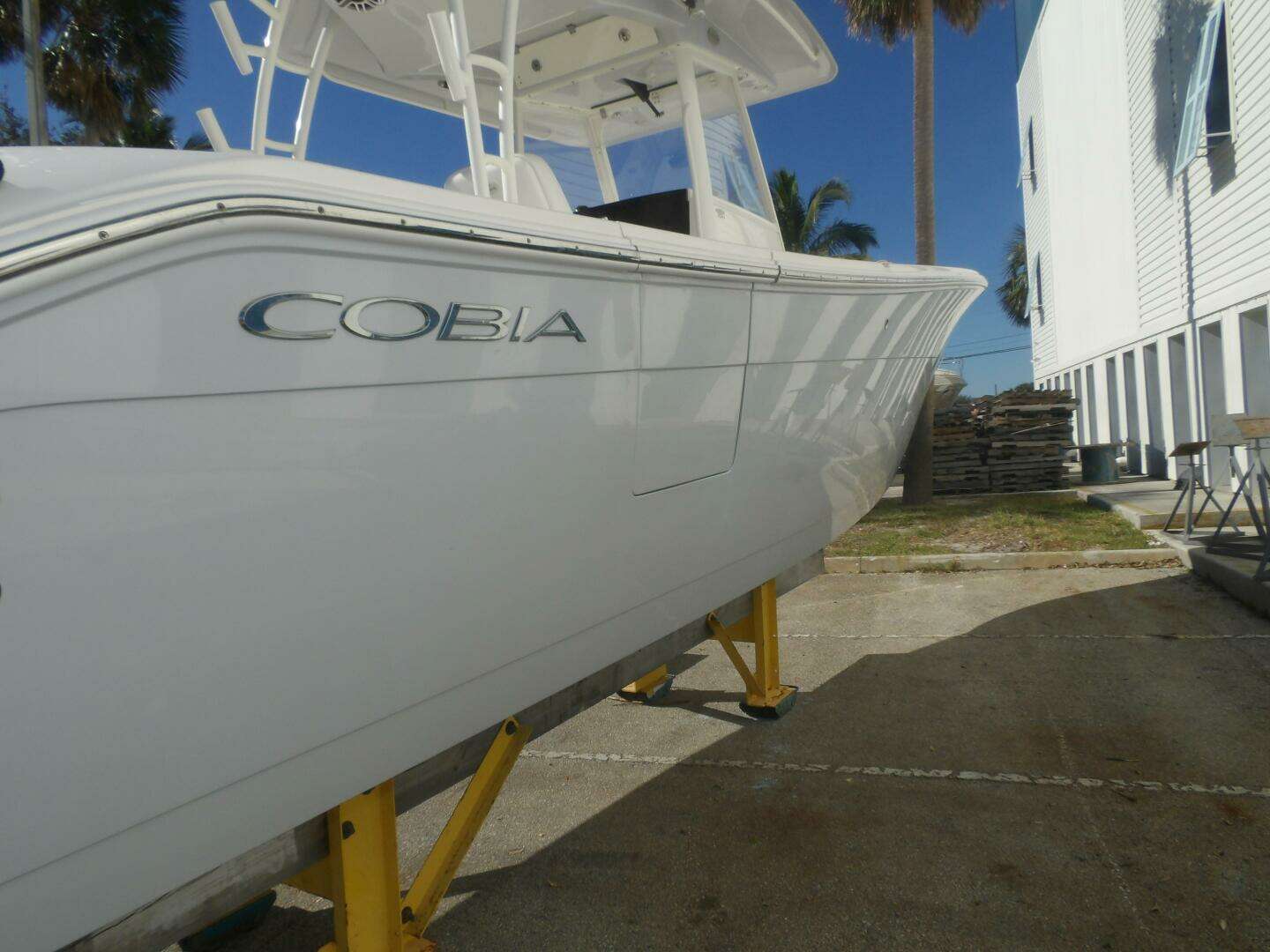 2020 Cobia 320 CC - Image 17