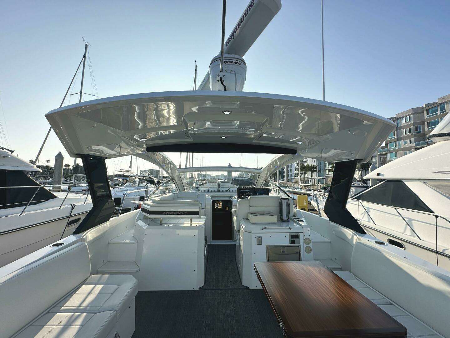 2017 Cruisers Yachts 390 Express Coupe - Image 71