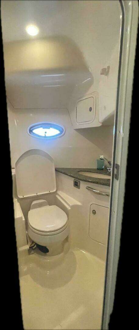 2005 Sea Ray 420 Sundancer - Image 23