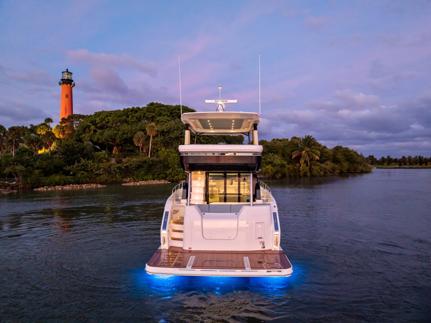 2026 Cruisers Yachts 50 FLY - Image 8