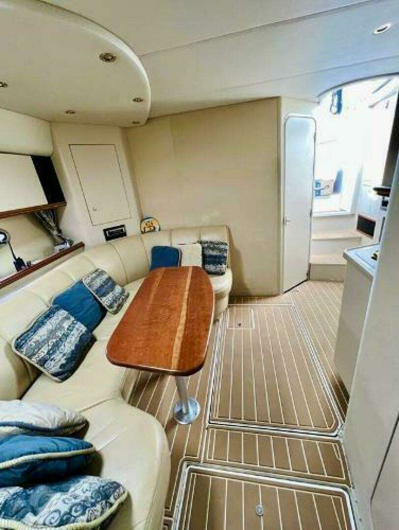 2000 Cruisers 3772 Express - Image 10