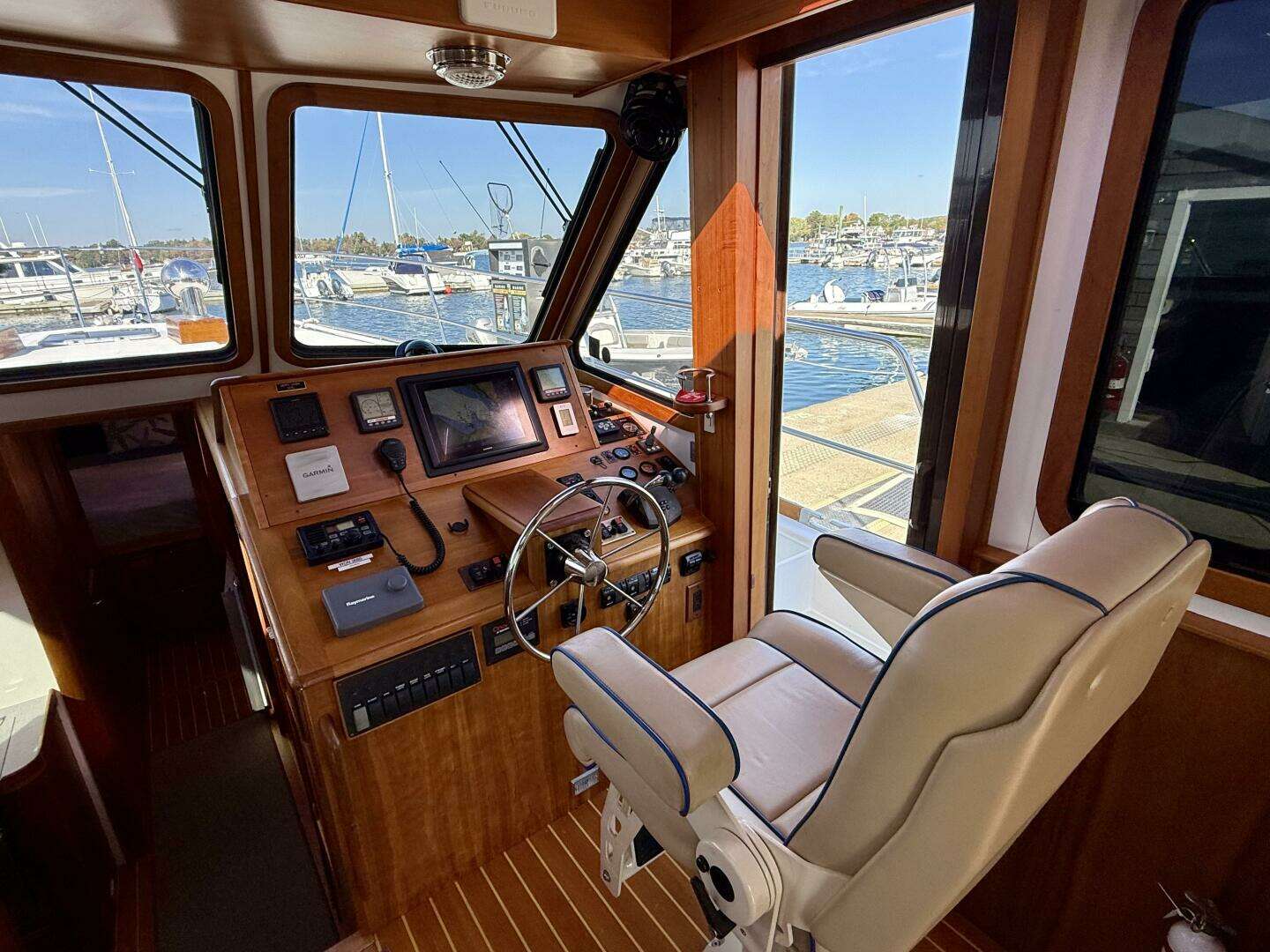 2006 Sabre 42 Sedan - Image 43