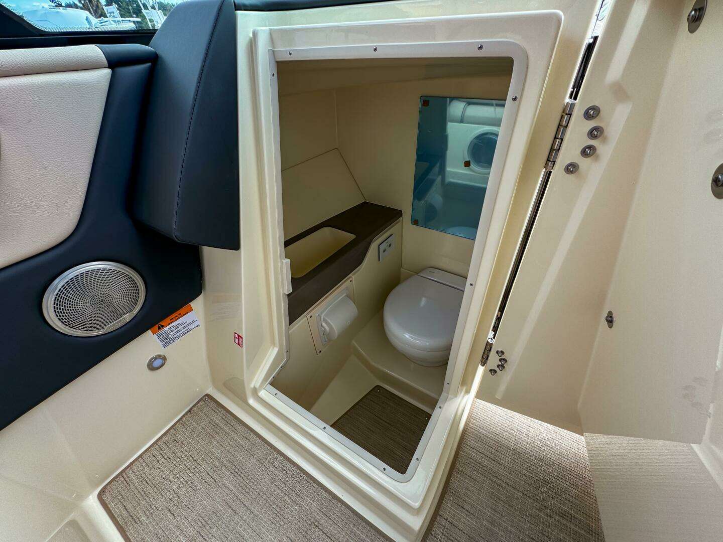 2026 Chris-Craft Sportster 28 - Image 22