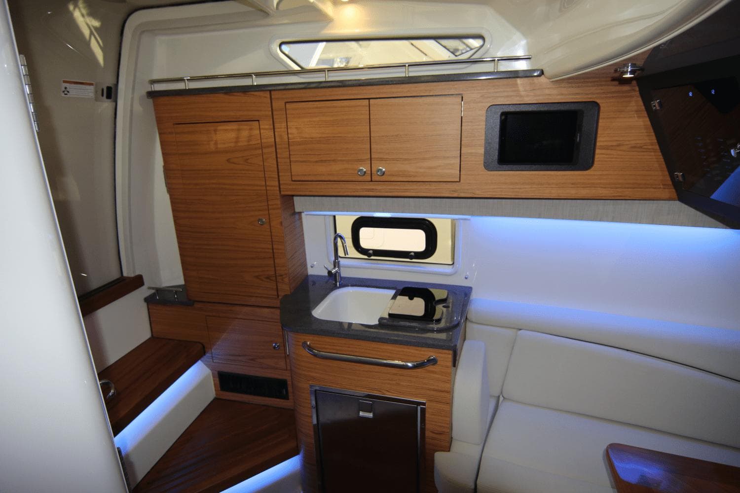 2026 Boston Whaler 380 Realm - 128