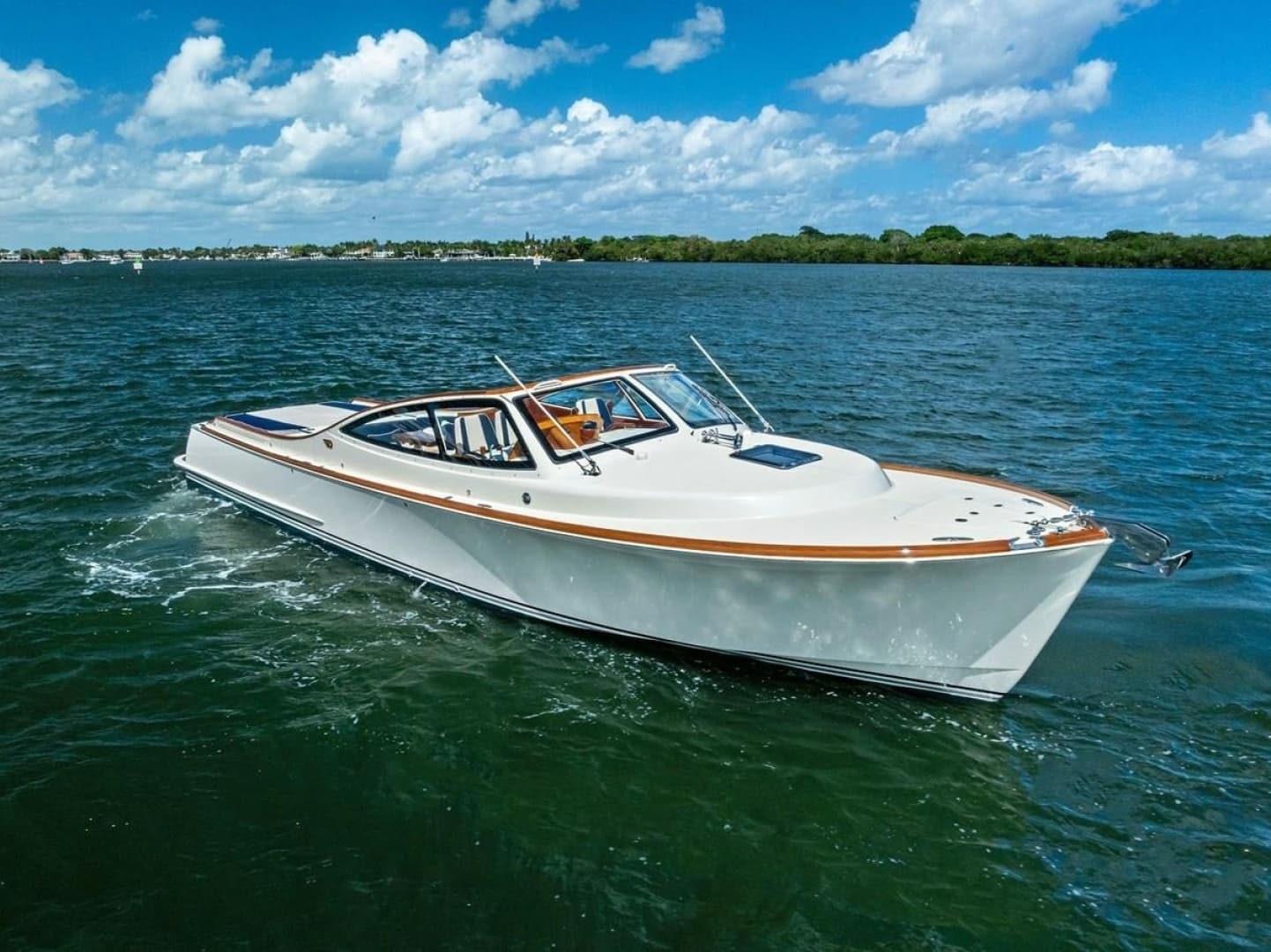 2008 Hinckley Talaria 38R - Image 4