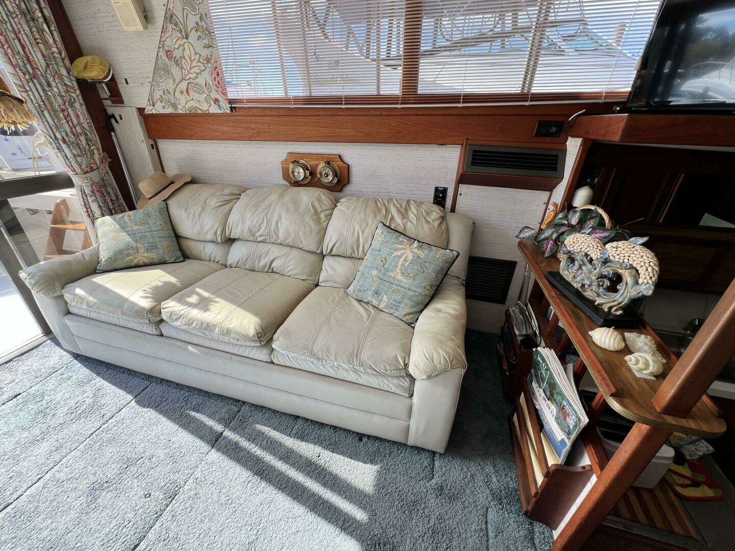 1979 Viking 35 Convertible - Image 15