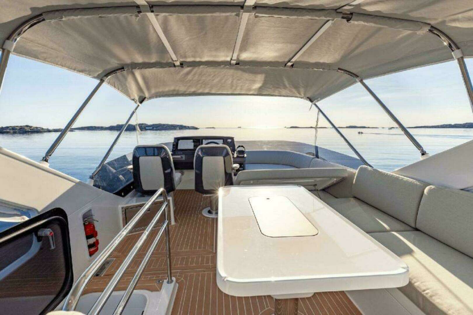 2025 Nimbus 495 Flybridge - Image 9
