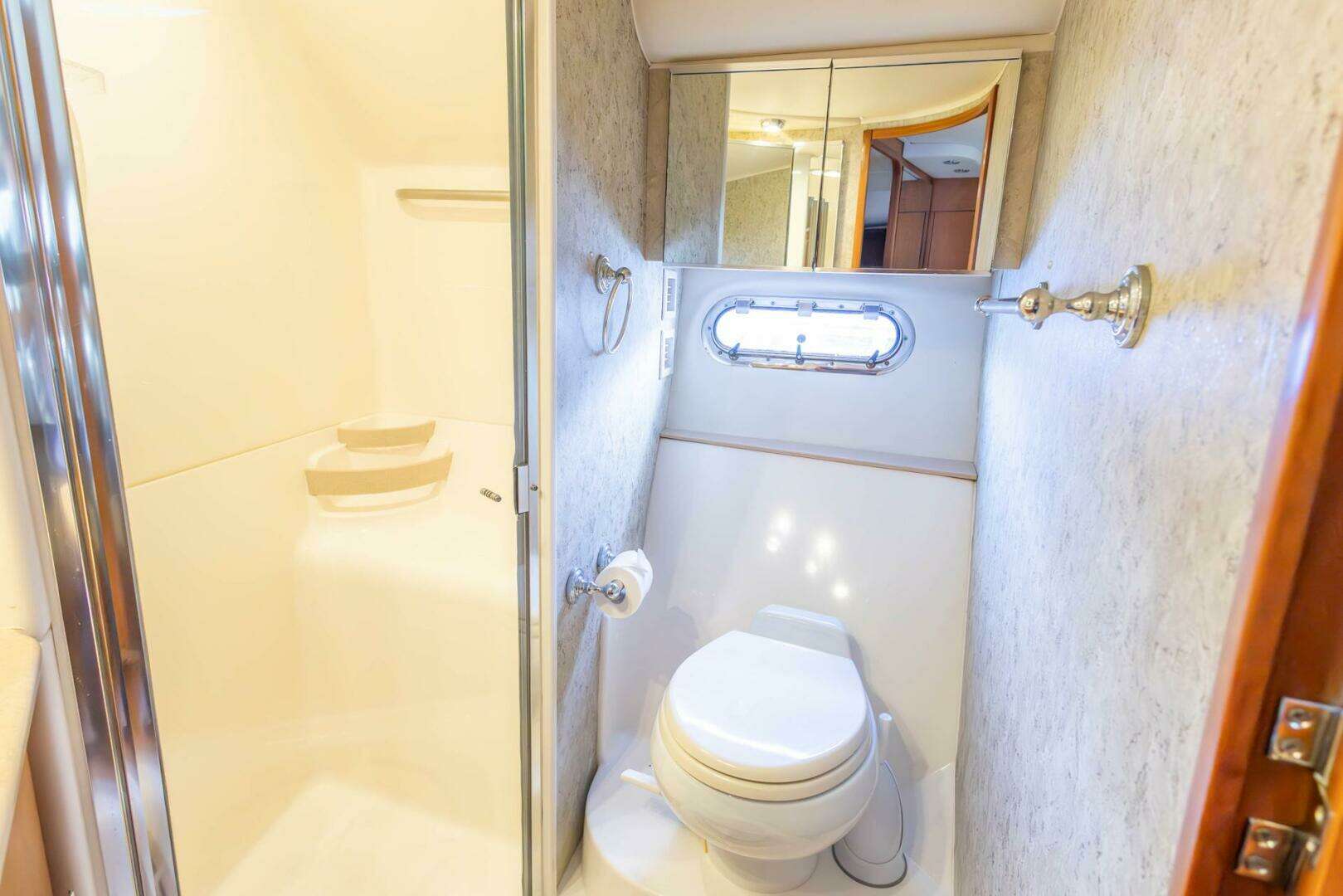 2000 Tiara Yachts 5200 Express - Image 18