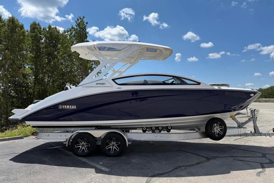 2026 Yamaha Boats 275SD on trailer, sleek design, blue hull, sunny day.