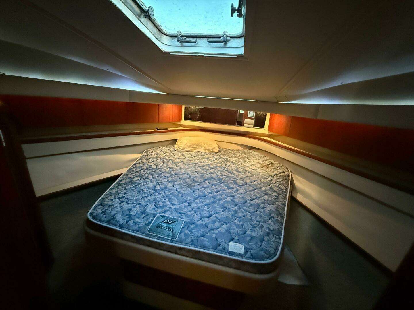 2002 Tiara Yachts 4000 Express - Image 17