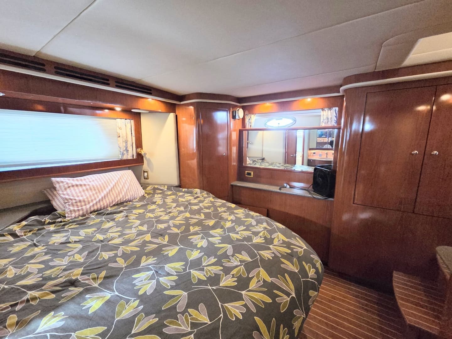 2002 Sea Ray 480 Motor Yacht - Image 15
