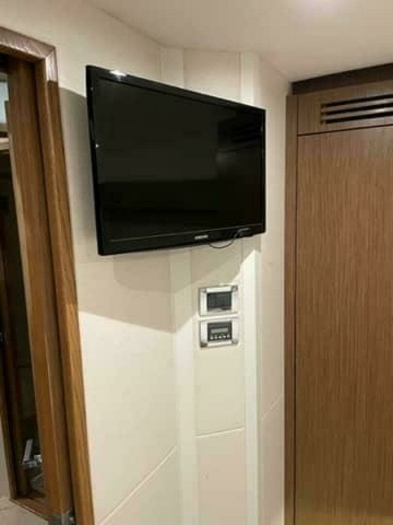 2017 Sea Ray 460 Sundancer - Image 7