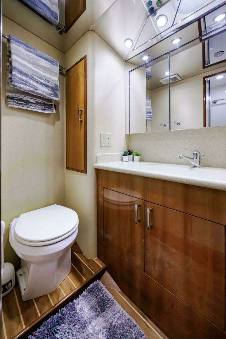 2005 Hatteras 50 Convertible - Image 36