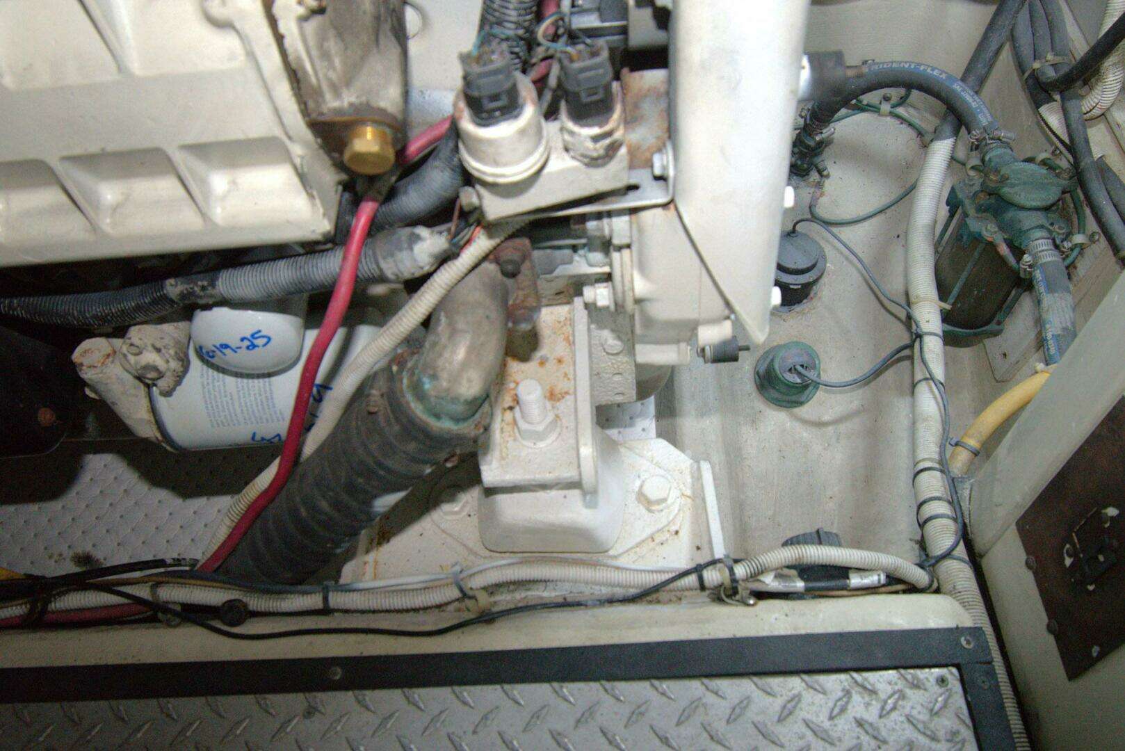 2005 Carver 444 Cockpit Motor Yacht - Image 46