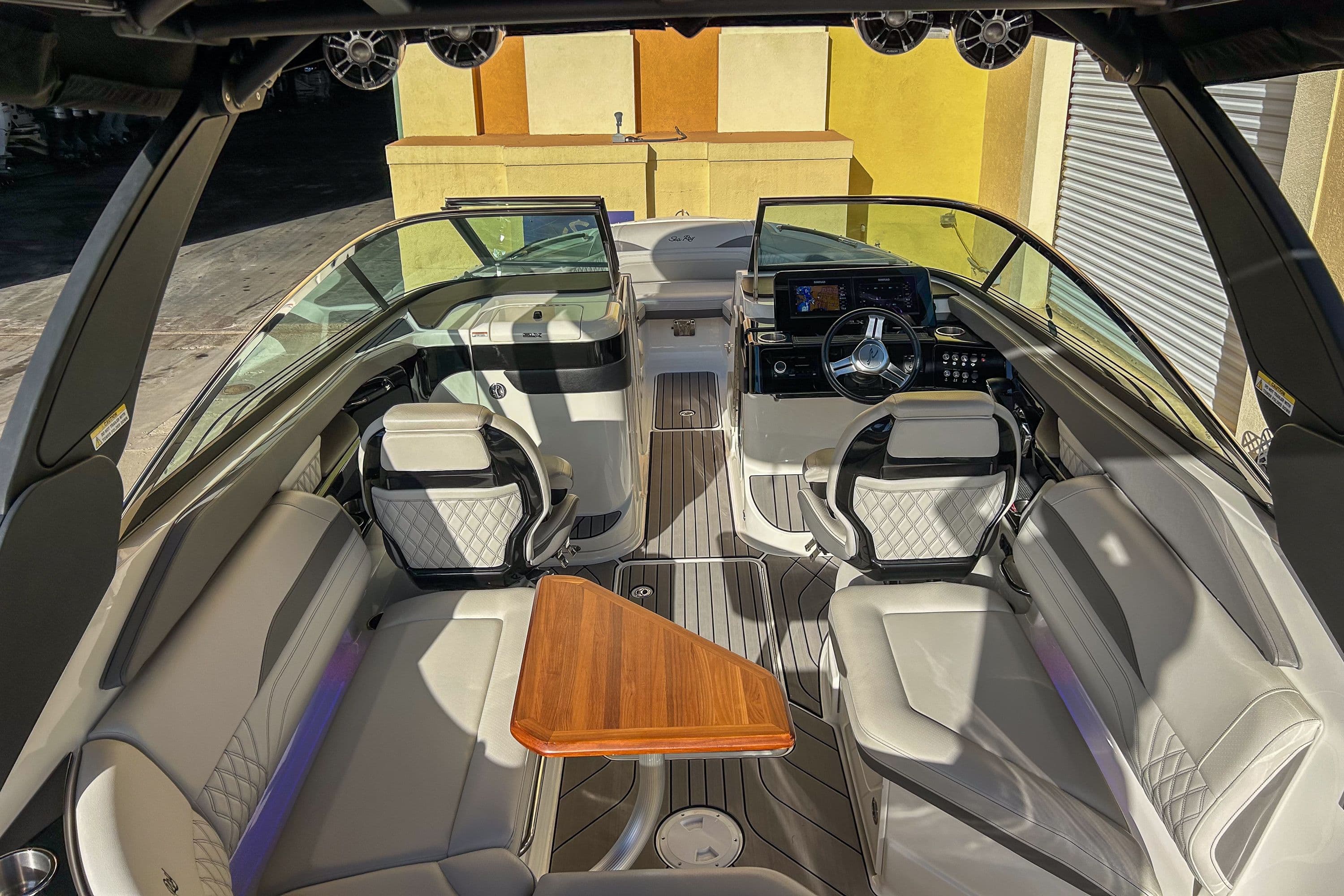 2023 Sea Ray SLX 260 Outboard - 23