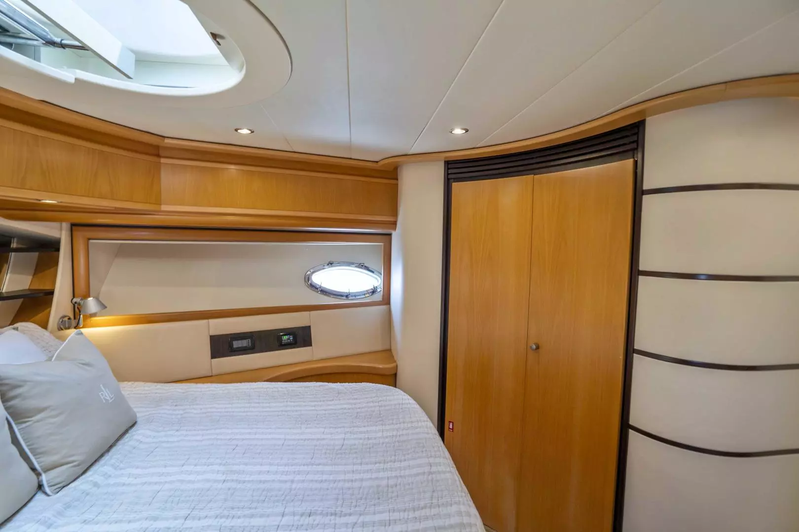 2005 Pershing 76 Motor Yacht - Image 25