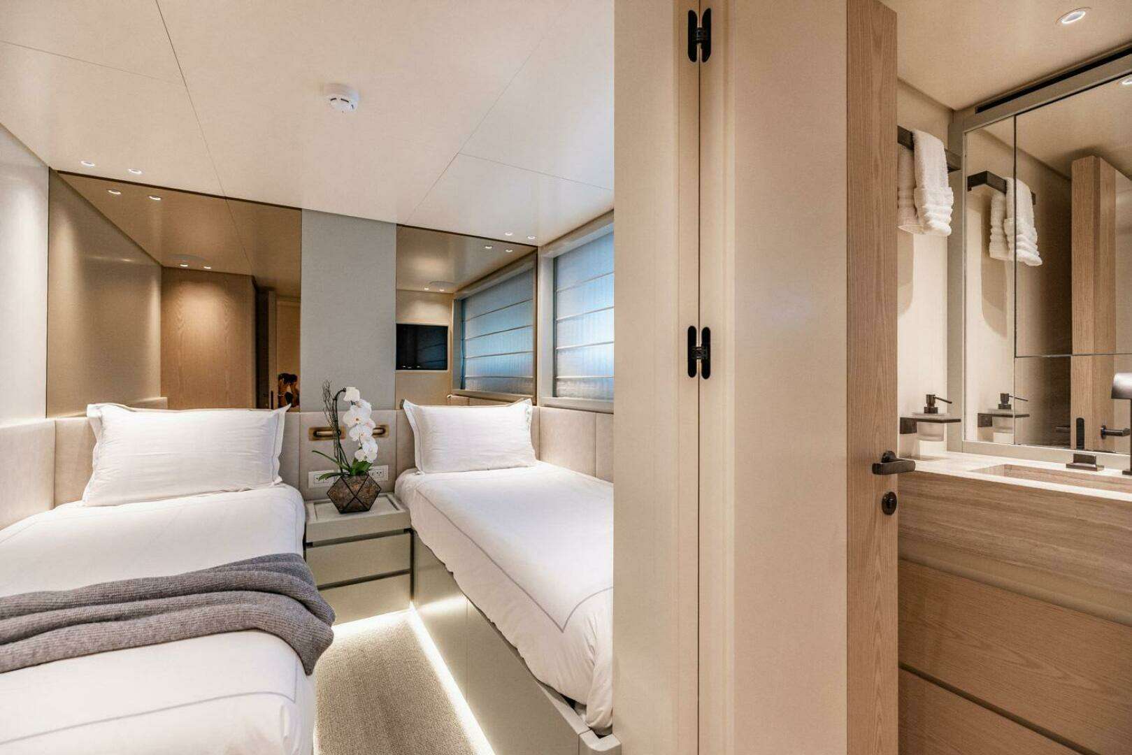 2022 Sanlorenzo SD96 - Image 31