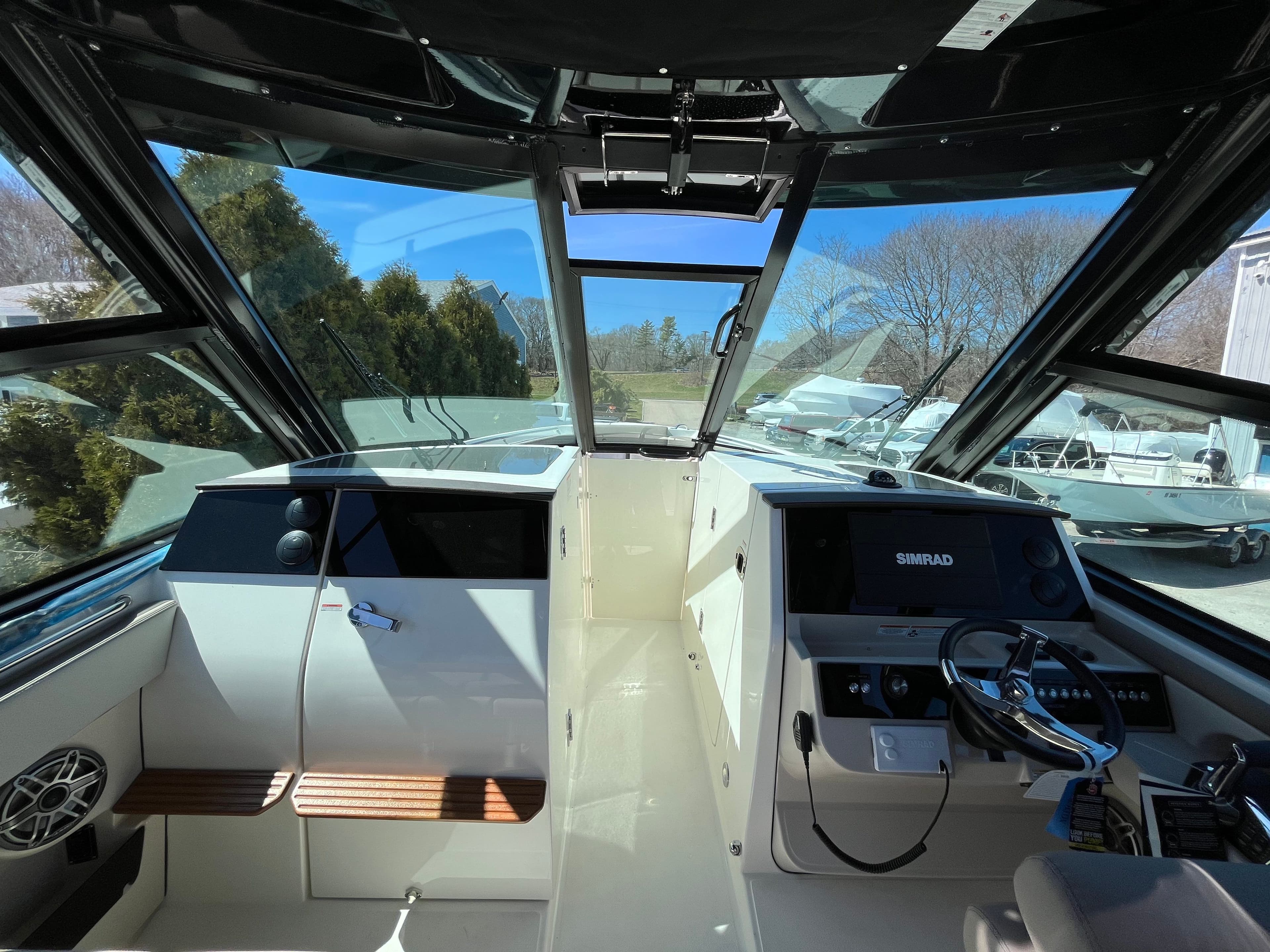 2026 Boston Whaler 330 Vantage - 25