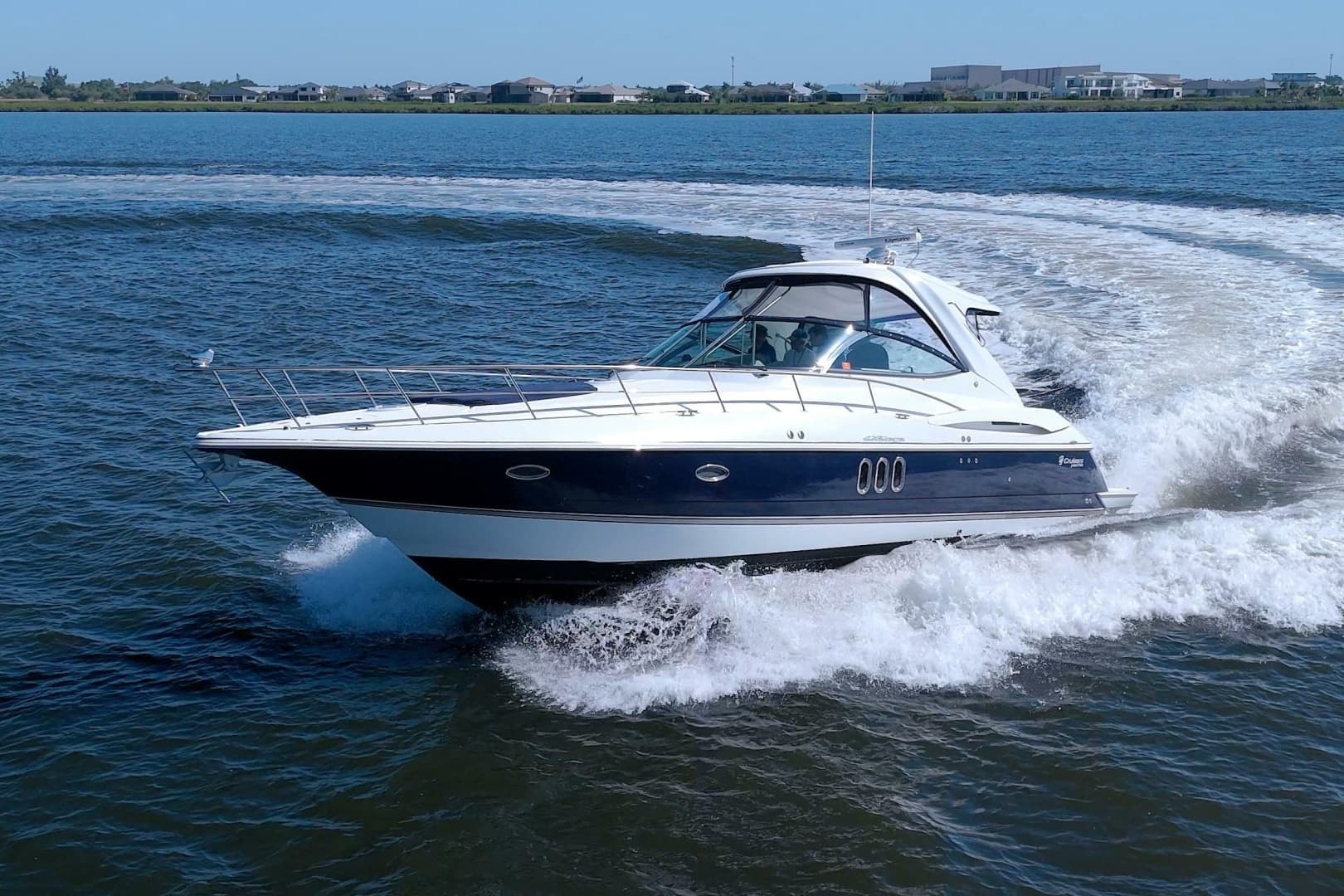 2008 Cruisers Yachts 420 Express - Image 8