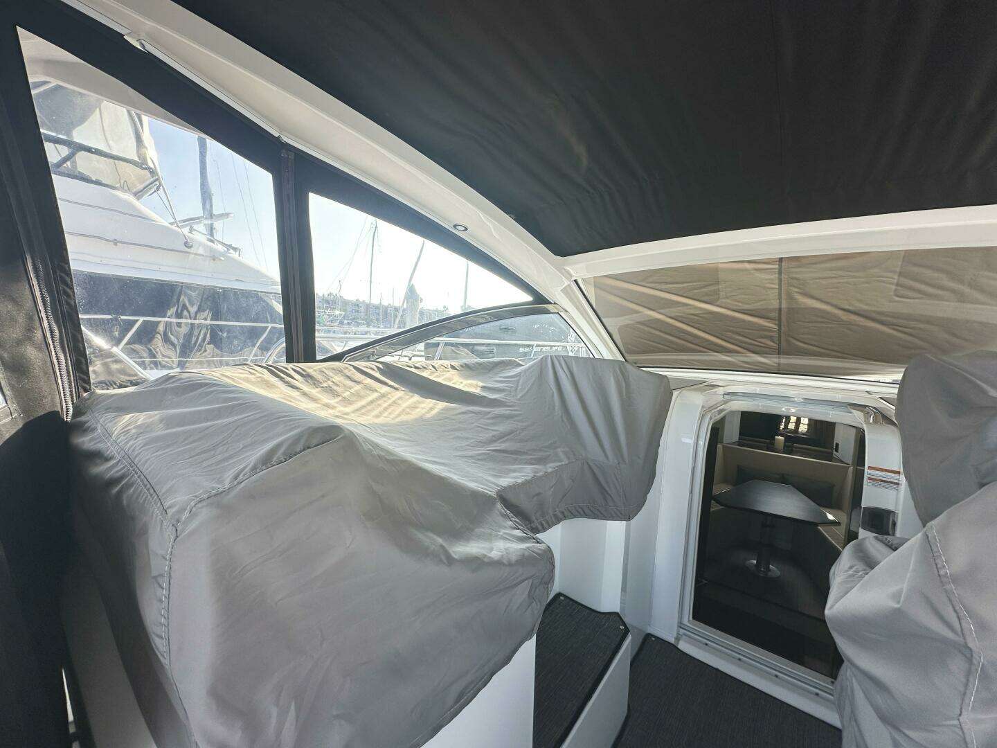 2017 Cruisers Yachts 390 Express Coupe - Image 21