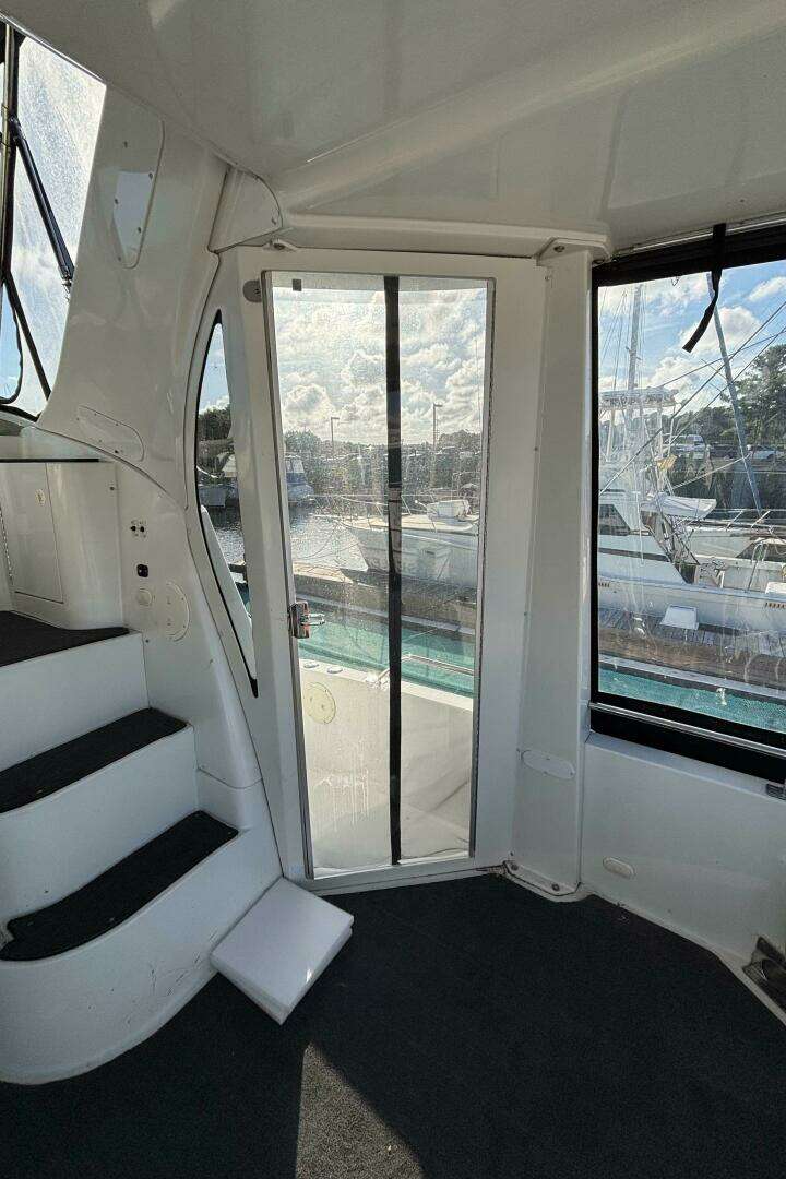 2001 Carver 396 Aft Cabin MY - Image 17