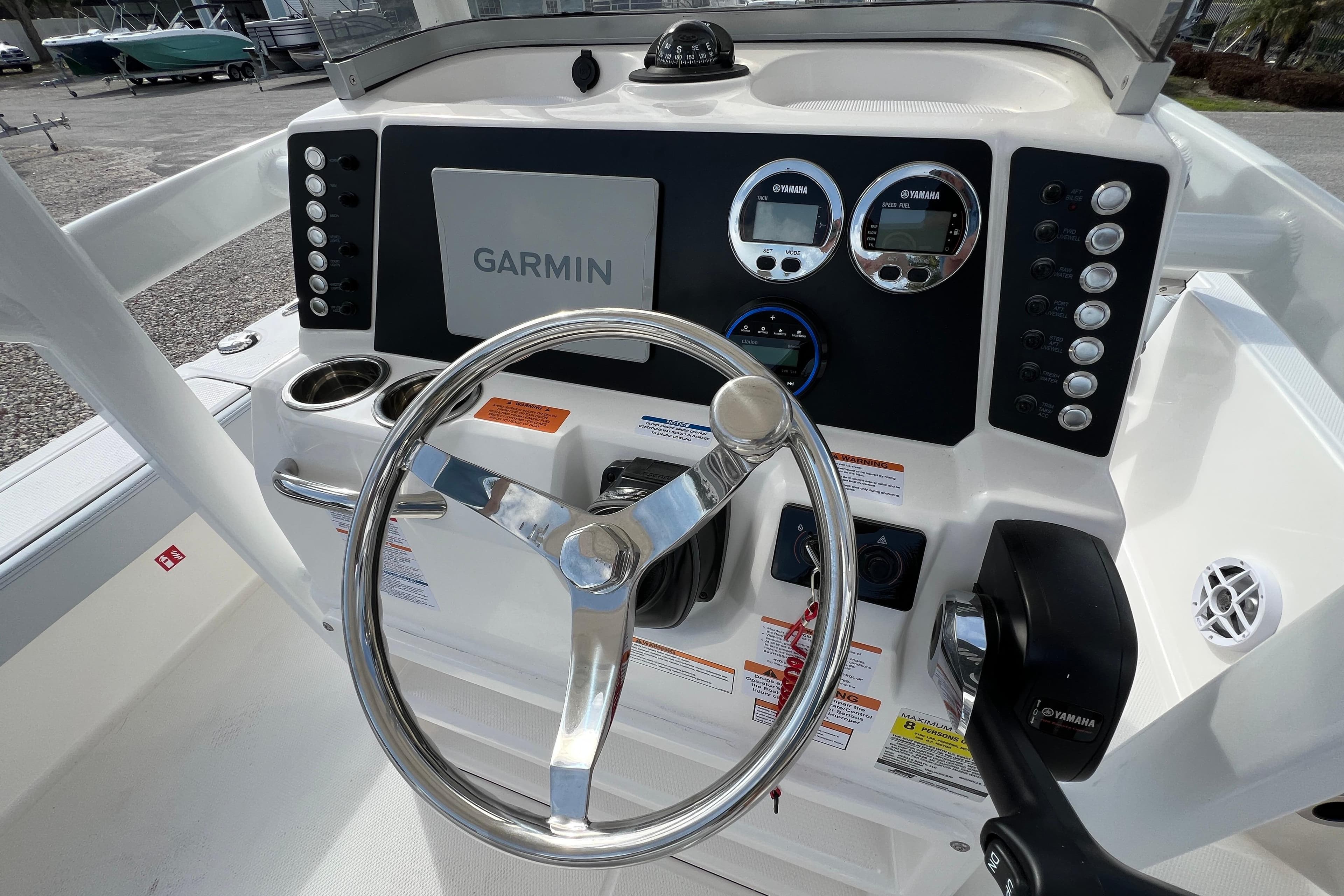 2026 Robalo 226 Cayman boat dashboard with Garmin navigation and Yamaha controls.