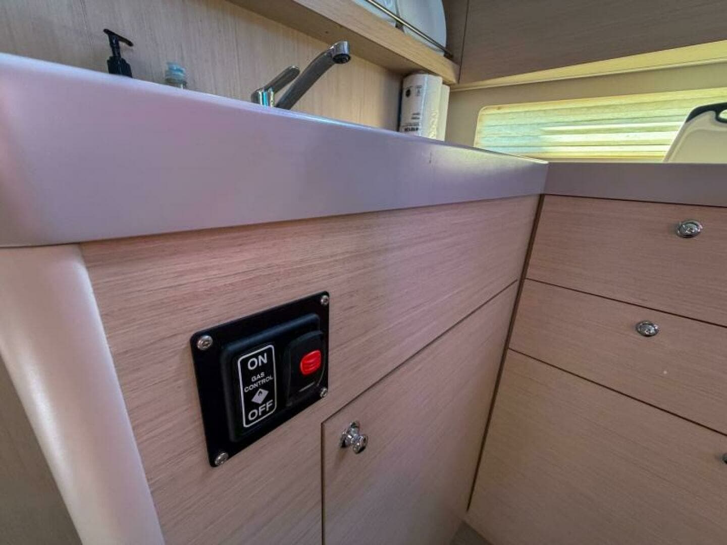 2022 Beneteau 40.1 - Image 31