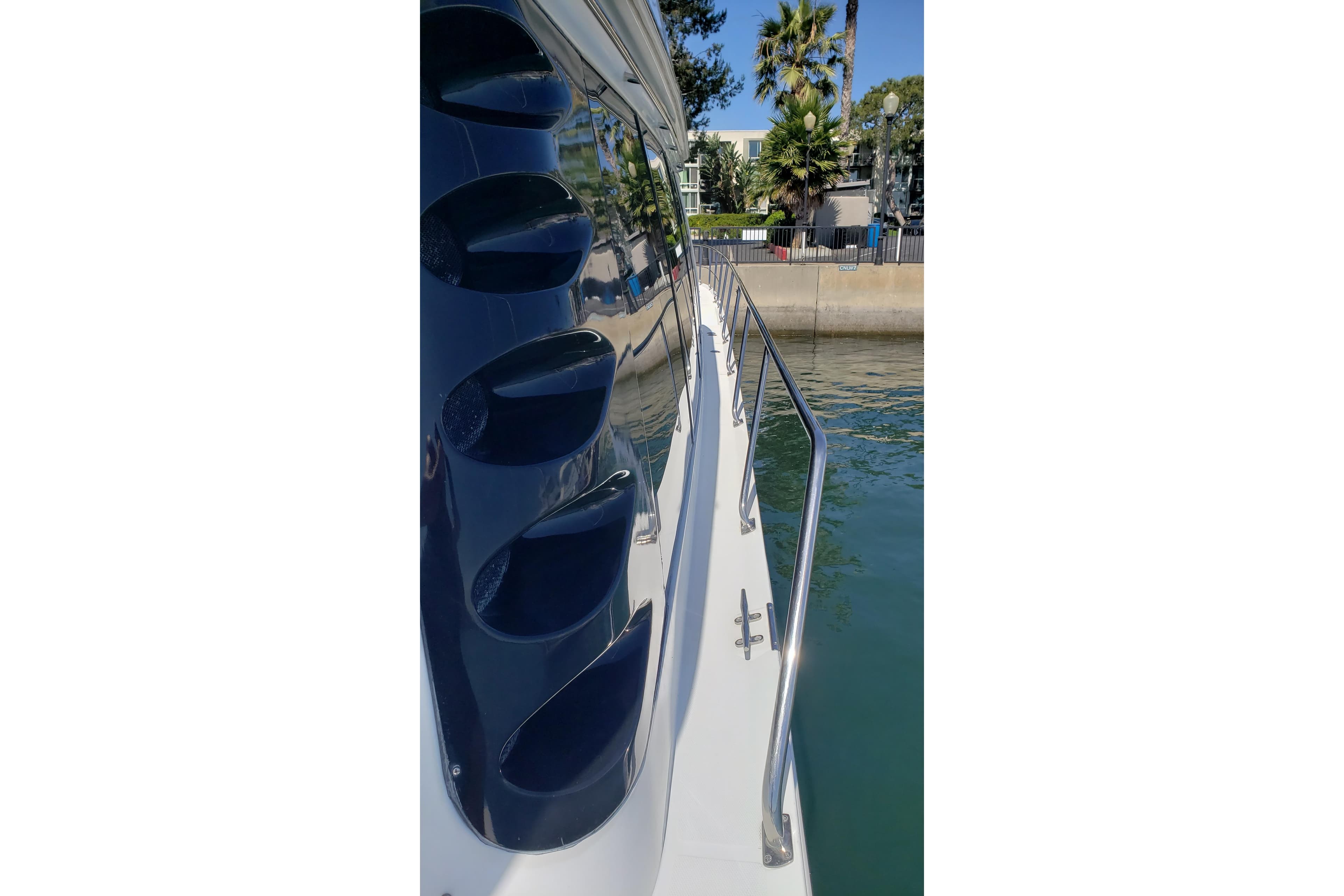 Side view of a 2002 Carver 570 Voyager Pilothouse yacht docked by the water.