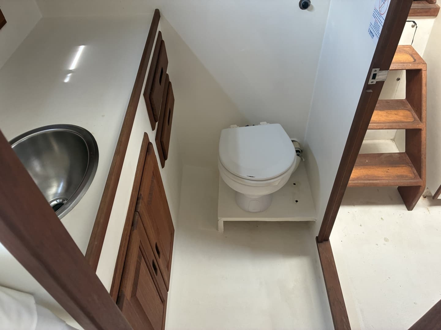 1989 Duffy 35 Flybridge - Image 22