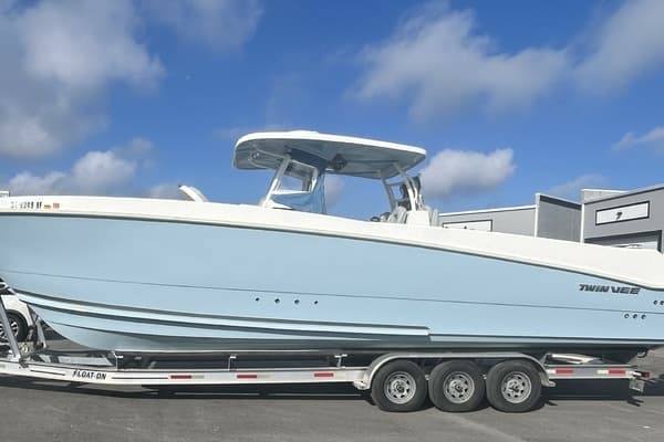 2023 Twin Vee 340 GFX