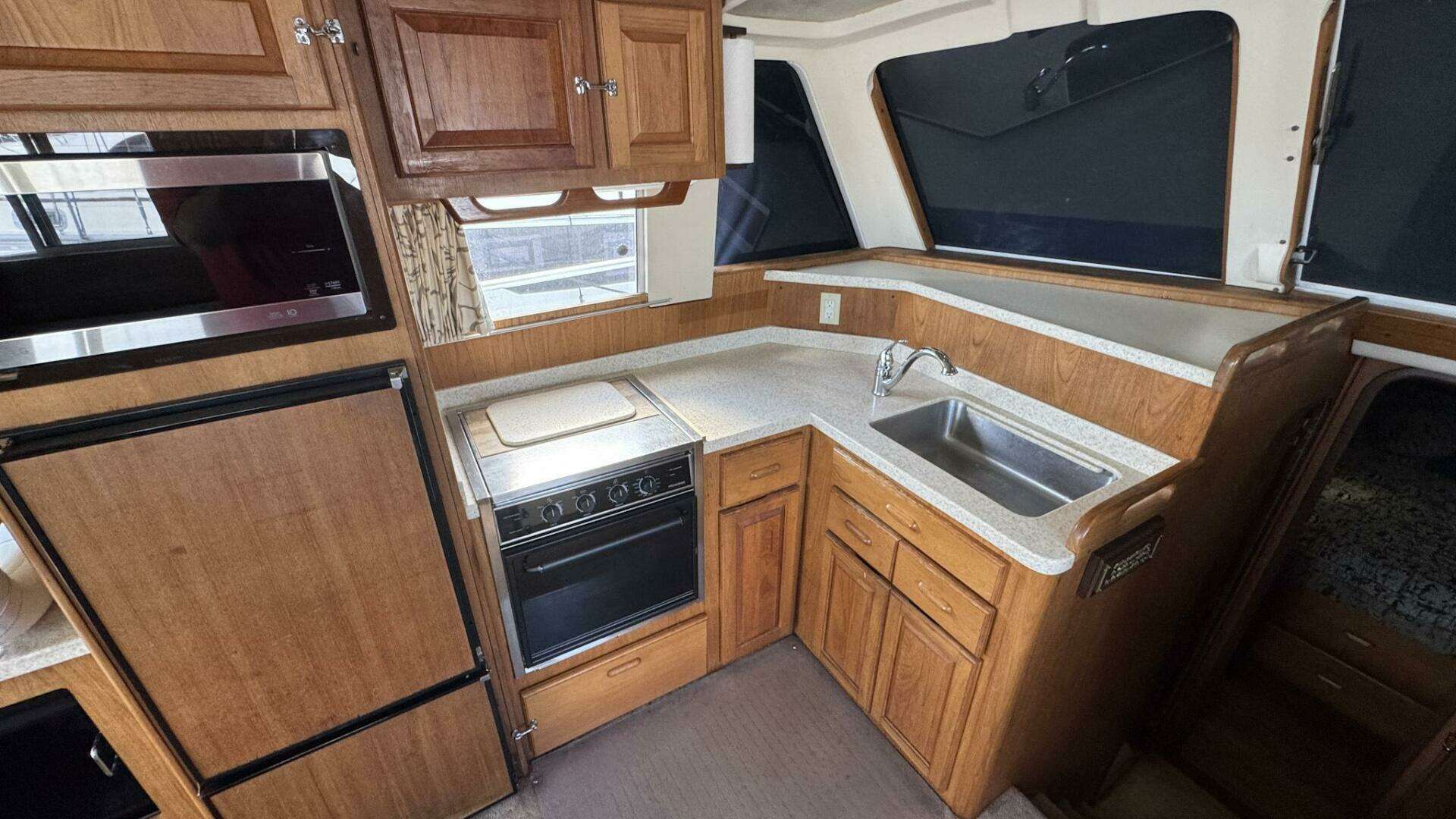 1999 Mainship 350 Trawler - Image 13