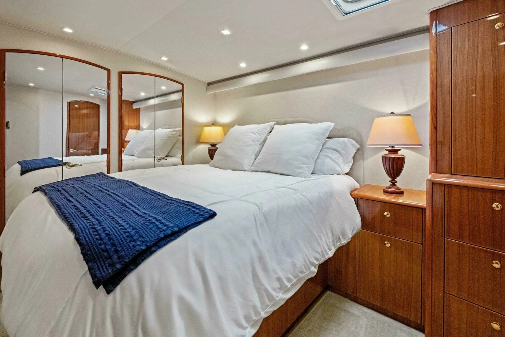 2006 Viking 56 Convertible - Image 5