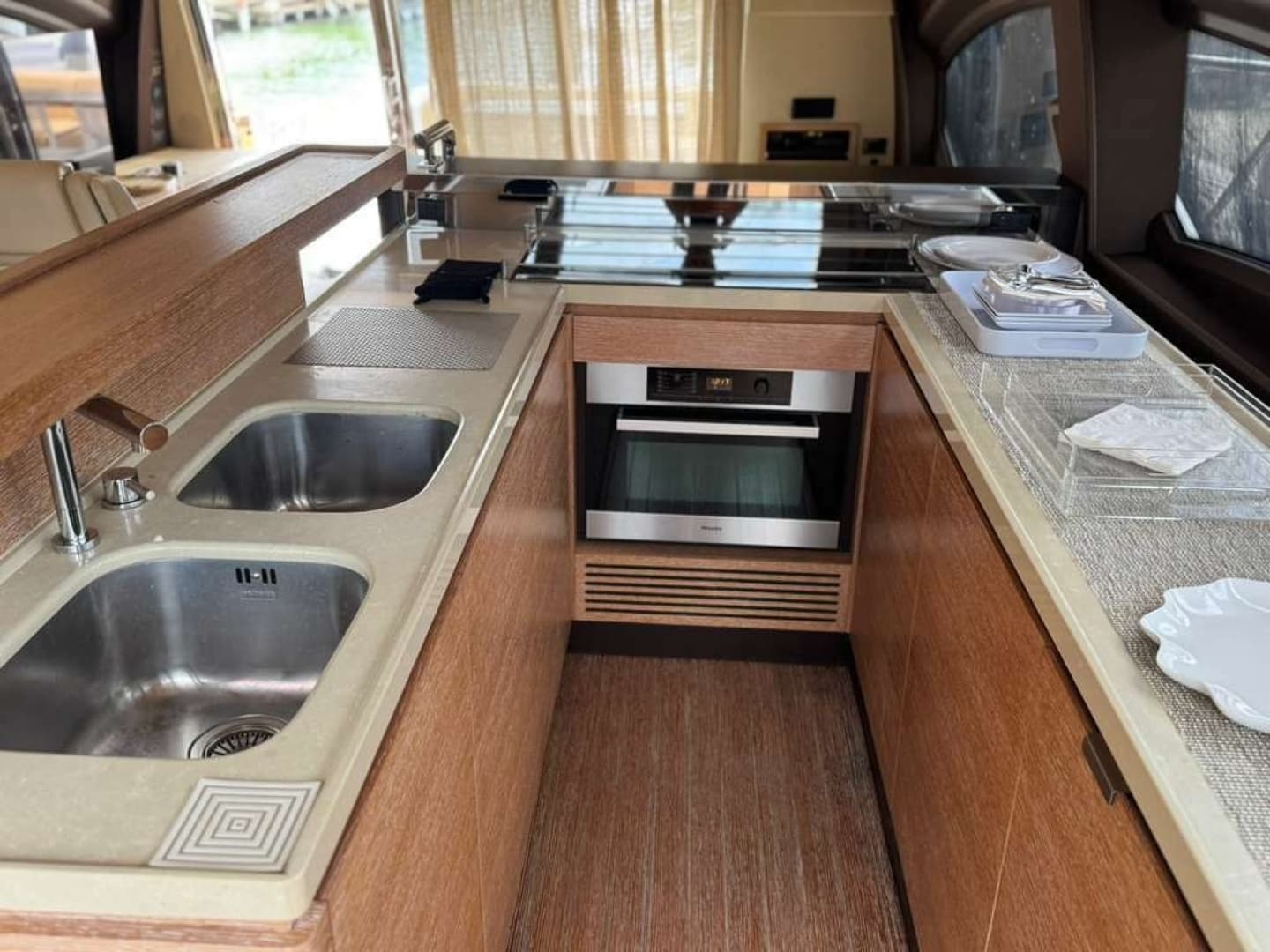 2014 Azimut 64 - Image 18