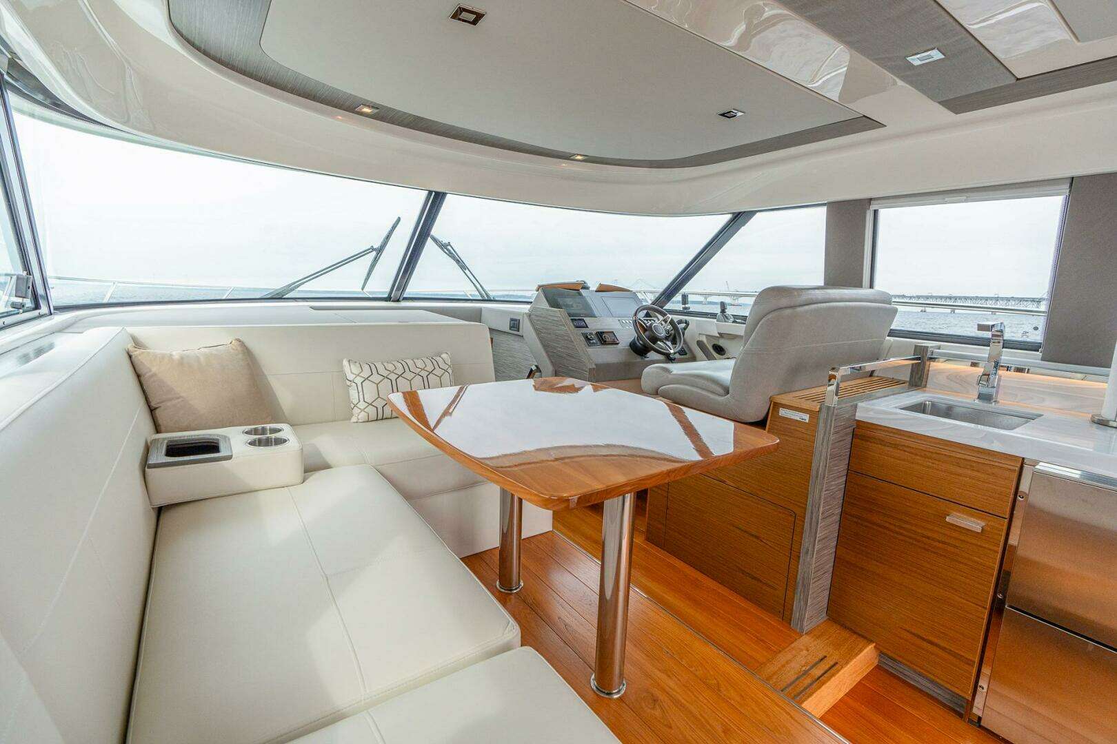 2021 Tiara Yachts 4400 Flybridge - Image 26