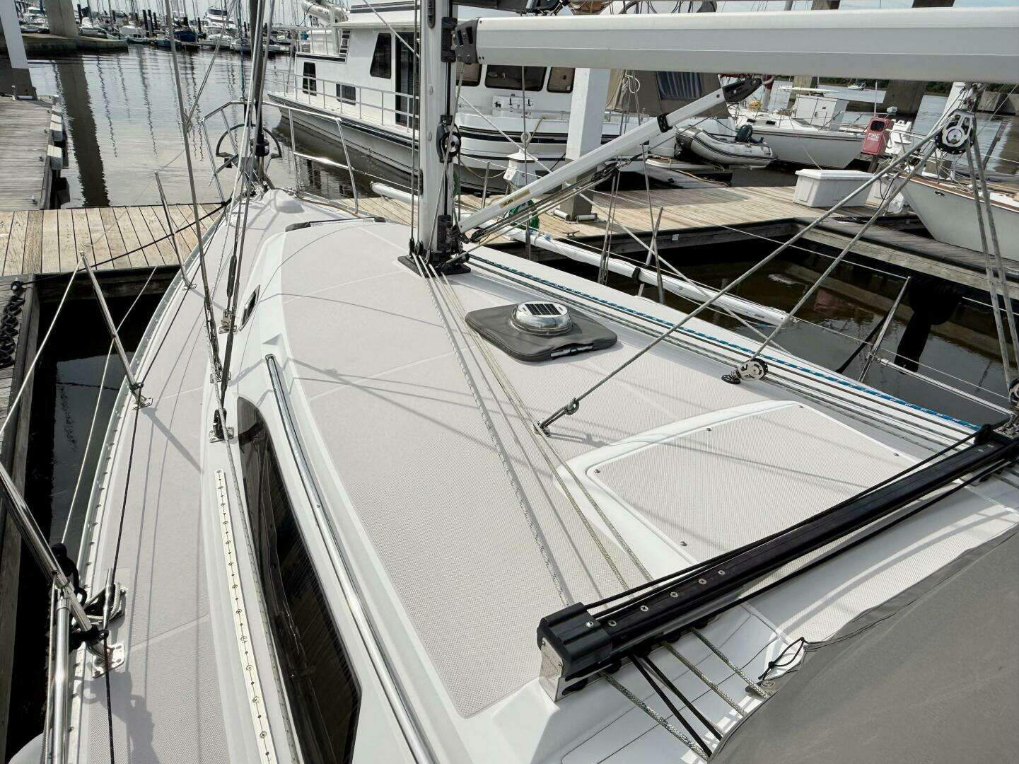 2011 Catalina 355 - Image 12