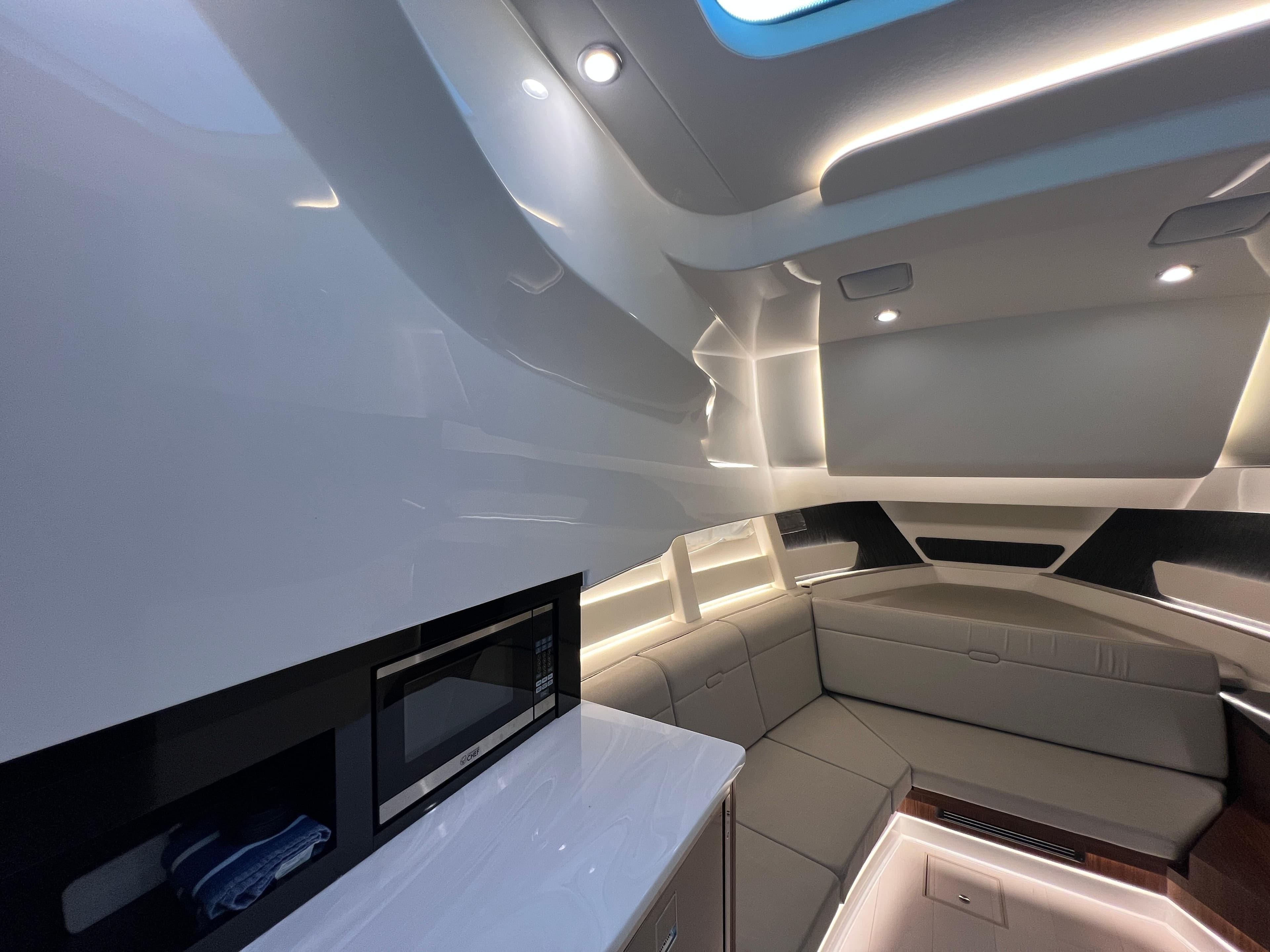 2023 Sea Ray Sundancer 370 Outboard - 45