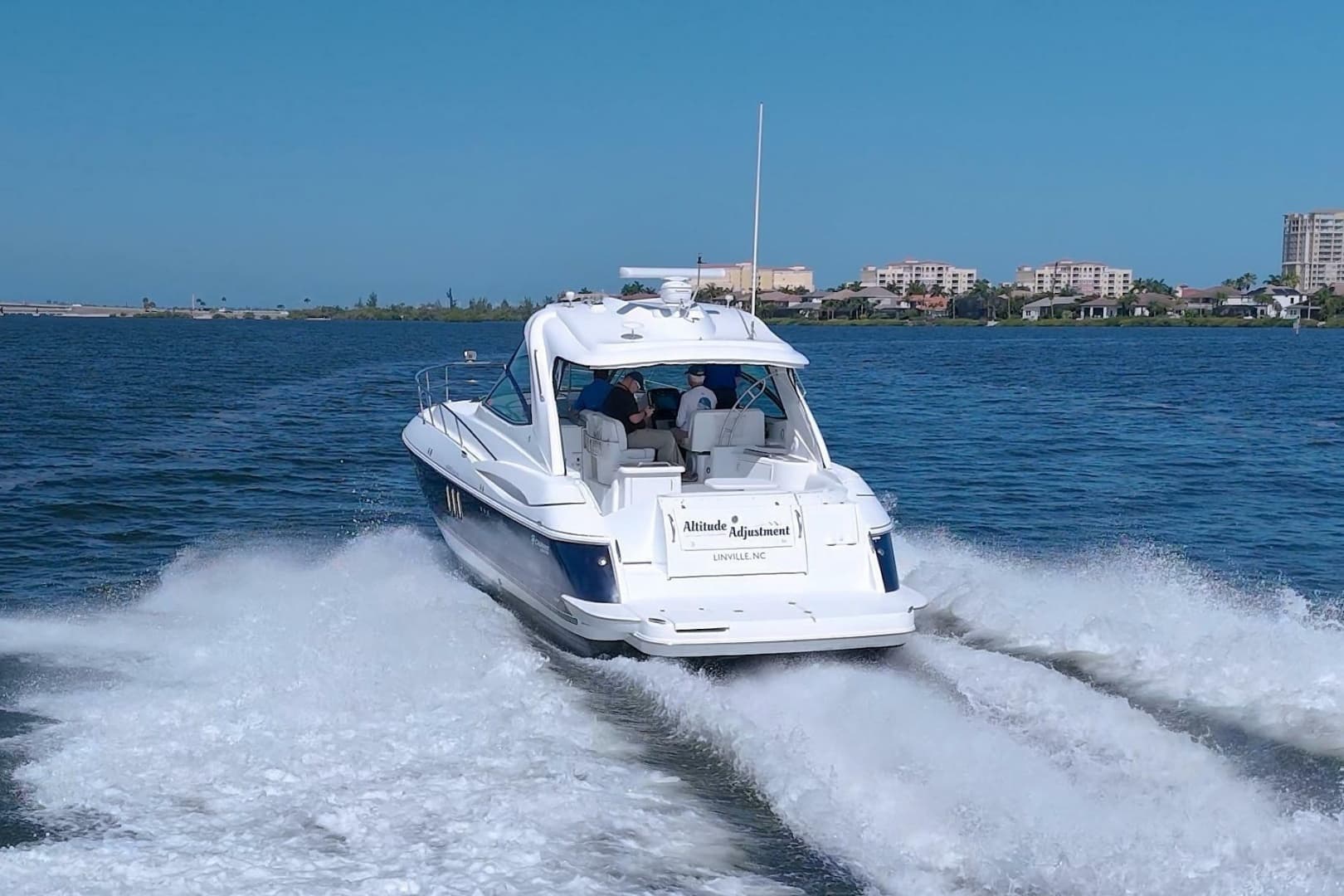 2008 Cruisers Yachts 420 Express - Image 9