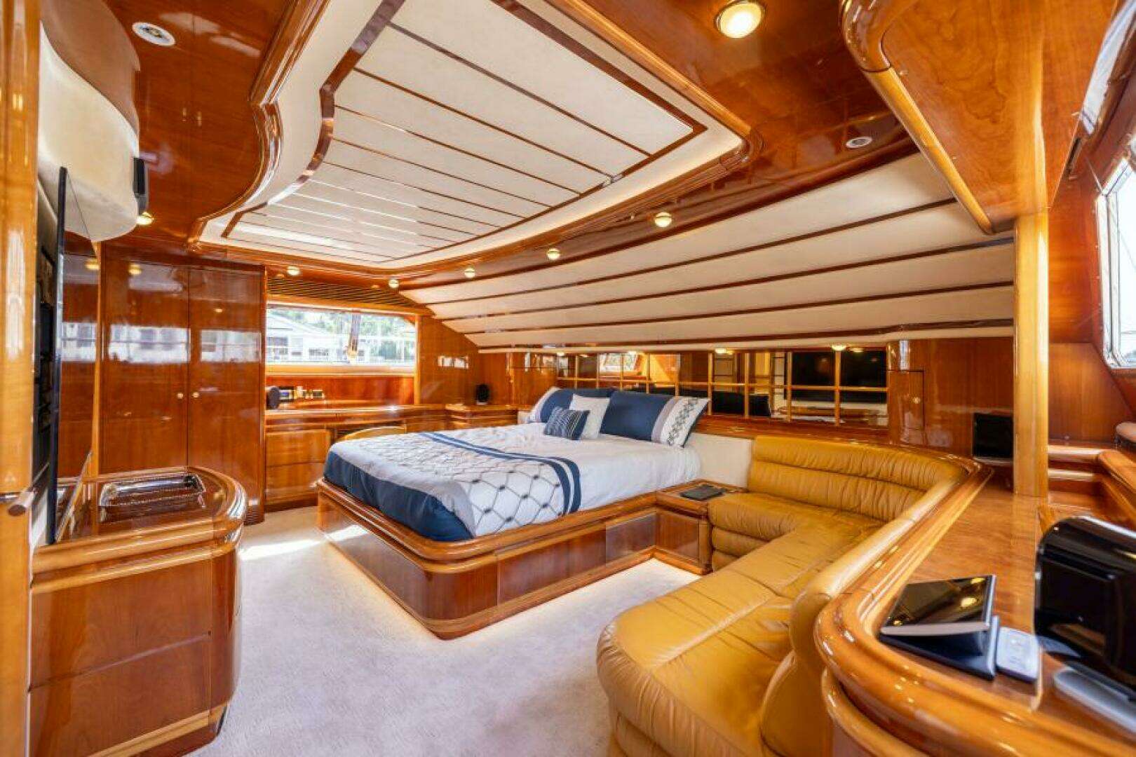 2001 Ferretti Yachts 94 Raised Pilothouse - Image 16