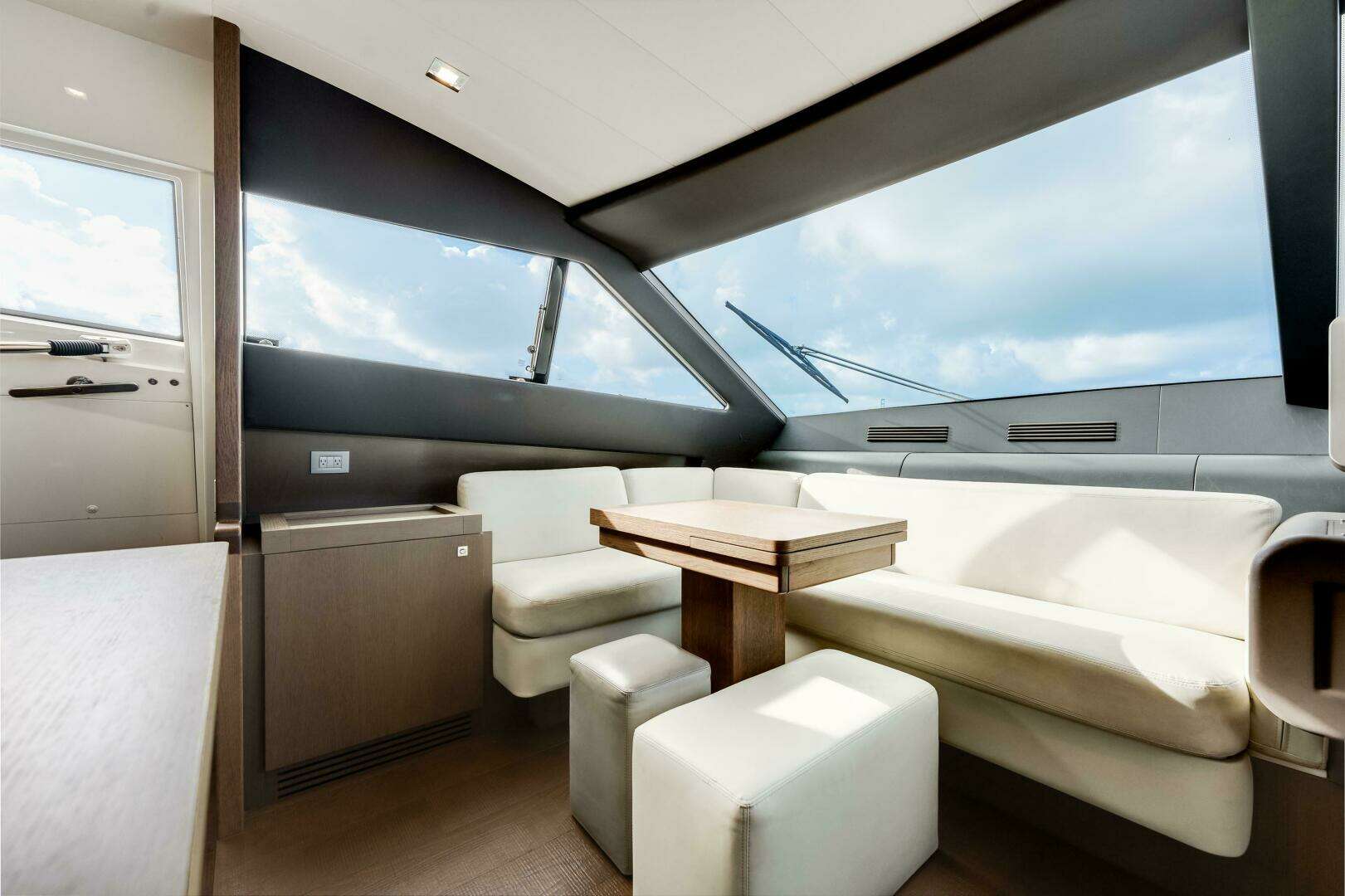 2014 Ferretti Yachts 870 - Image 19