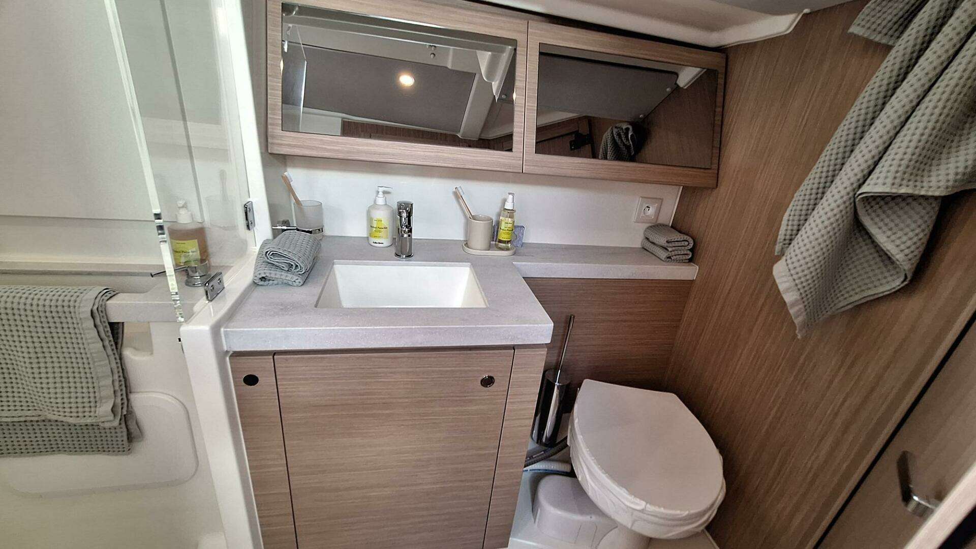2026 Beneteau Oceanis 52 FIRST LINE - Image 27